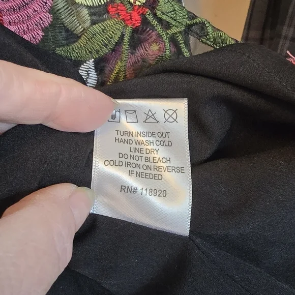 LUCY PARIS Vibrant Embroidered Floral A-Line Mini Skirt Size Small - Picture 11 of 11